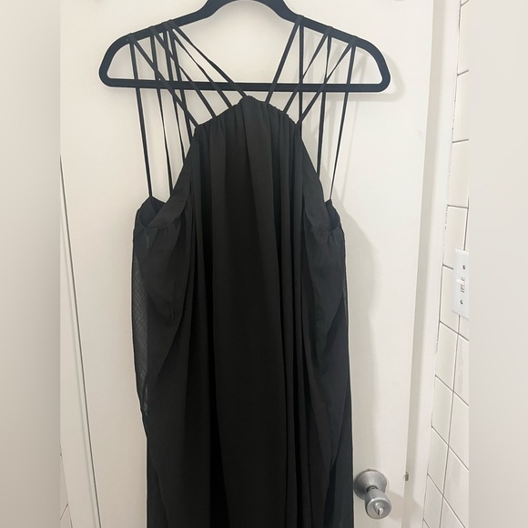 High-Low Lightweight Dress - Picture 2 of 3